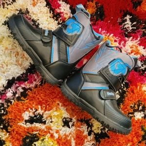 Room to grow size 3 kids Burton snow board boots. Like new!